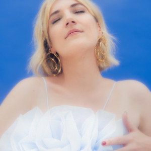 ดาวน์โหลดและฟังเพลง Atlas พร้อมเนื้อเพลงจาก Dési Ducrot