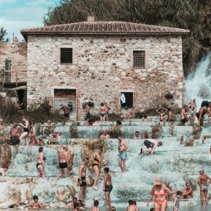 ดาวน์โหลดและฟังเพลง Lisboa พร้อมเนื้อเพลงจาก Pedro Branco