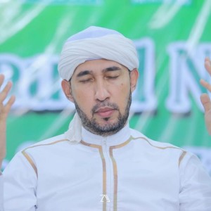 Dengarkan lagu Nurun Halla (Live) nyanyian Majelis Cinta dengan lirik