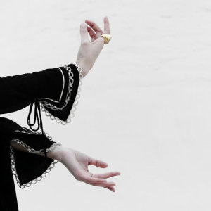 ดาวน์โหลดและฟังเพลง Pleure Clara, pleure พร้อมเนื้อเพลงจาก Clara Luciani