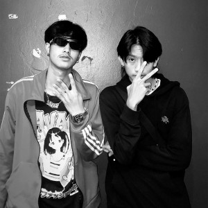 ดาวน์โหลดและฟังเพลง เรื่องบังเอิญ พร้อมเนื้อเพลงจาก Toxic Boy