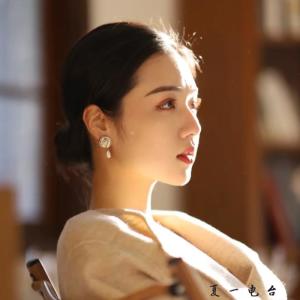 Listen to 愿余生 无波澜 song with lyrics from 夏一ya