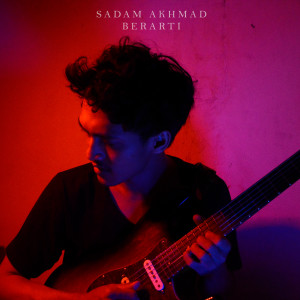 Dengarkan lagu Berarti nyanyian Sadam Akhmad dengan lirik