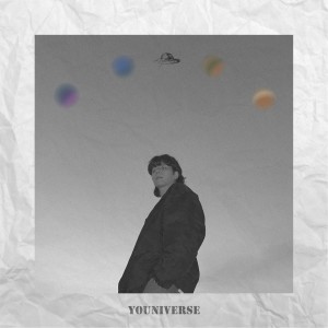 Dengarkan lagu YOUNIVERSE nyanyian woojoo dengan lirik