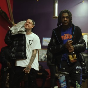 ดาวน์โหลดและฟังเพลง Frisbee (Explicit) พร้อมเนื้อเพลงจาก Millyz