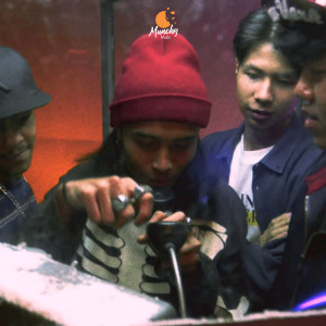 Dengarkan lagu 256 GB nyanyian PAML dengan lirik
