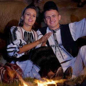 Listen to Cine M-O Fi Blestemat song with lyrics from Codruța Rodean