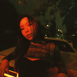 收聽Carrie.的Neon Goddess (Explicit)歌詞歌曲