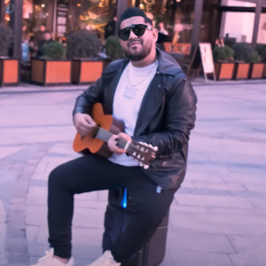 收听Luci DIamantul的Ochii in Care Am Crezut歌词歌曲