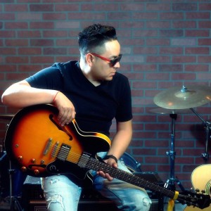 ดาวน์โหลดและฟังเพลง SENTIMIENTOS DE CARTON พร้อมเนื้อเพลงจาก Johnny G