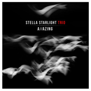 收聽Stella Starlight Trio的Amazing歌詞歌曲