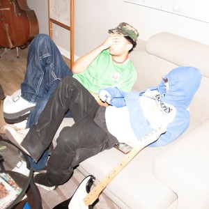 Dengarkan lagu Spin Away (Explicit) nyanyian Maki Adams dengan lirik