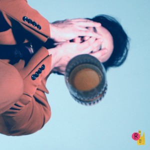 ดาวน์โหลดและฟังเพลง Drinking on My Own พร้อมเนื้อเพลงจาก R0MES