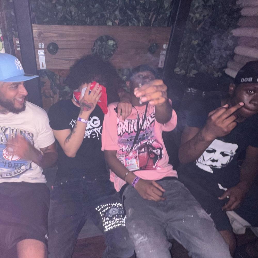 LIVING LAVISH FREESTYLE (feat. ZAY BANDZ, JDIZZY, Lu Banzz, Maxxrilla & ETP Guapo) (Explicit)