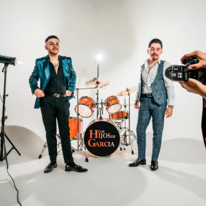 Dengarkan El Veterano lagu dari Los Hijos De Garcia dengan lirik