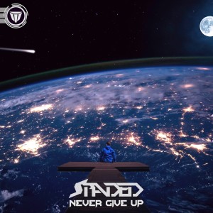 收听Spaded的Never Give Up歌词歌曲
