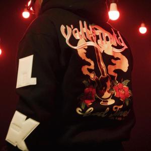 ดาวน์โหลดและฟังเพลง From A Distance (Explicit) พร้อมเนื้อเพลงจาก Tylrboi