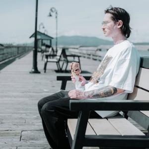 ดาวน์โหลดและฟังเพลง Summer (Explicit) พร้อมเนื้อเพลงจาก MITCHELL BAY