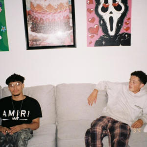 收聽Brayden Harris的simply distressed (feat. M3MO) (Explicit)歌詞歌曲
