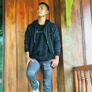 Dengarkan Taseso lagu dari ZIAS BAND dengan lirik