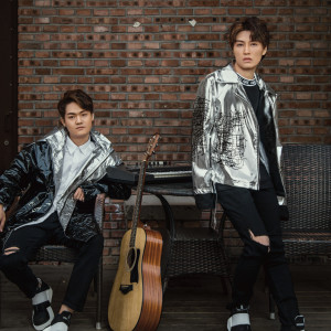 ดาวน์โหลดและฟังเพลง 我的舞台 (伴奏) พร้อมเนื้อเพลงจาก 展展与罗罗