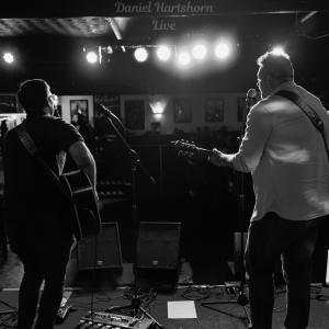 收聽Daniel Hartshorn的Grey (feat. Phil Ashmore) (Live at The Diamond|Live)歌詞歌曲
