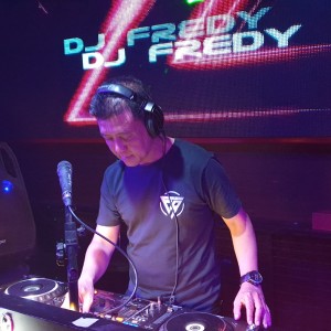 Dengarkan PAMIT PERGI 2023 REMIX lagu dari DJ Fredy dengan lirik
