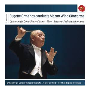 收聽Eugene Ormandy的III. Rondo - Tempo di Menuetto歌詞歌曲