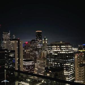 收聽Ici brook的Échos (feat. XÉNON 06) (Explicit)歌詞歌曲