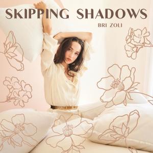 Bri Zoli的專輯Skipping Shadows