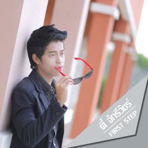 Listen to ฝืนยินดี (Backing Track) song with lyrics from ตี๋ จักรีวัชร์
