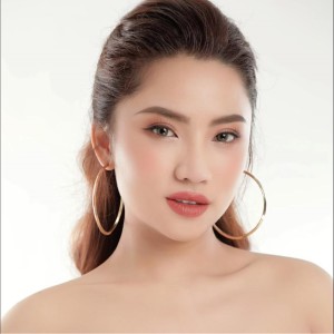 Listen to Khung trời tuổi mộng EDM version (#2) song with lyrics from Châu Ngọc Tiên