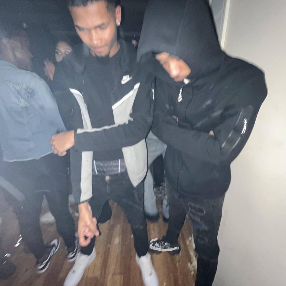 MAGIC (feat. Leako) (Explicit)