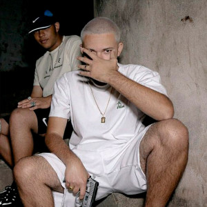 DJ PL O PSICOPATA的专辑VAI TOMA CATUCADA vs DA UM SENTADÃO (Explicit)