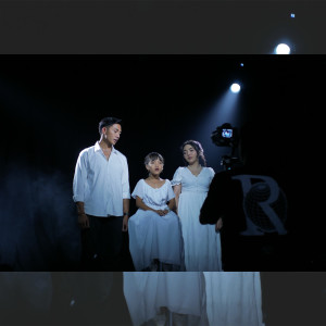 收听Syahiba Saufa的Ayah Ibu歌词歌曲