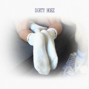 Dengarkan DIRTY HOEZ (Explicit) lagu dari CV70 dengan lirik