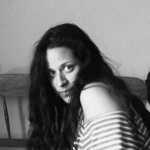 ดาวน์โหลดและฟังเพลง Mi Sonrisa Es un Rifle (Explicit) พร้อมเนื้อเพลงจาก Valeska M24