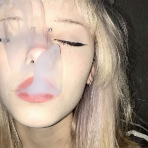 kato!的專輯Eyeliner