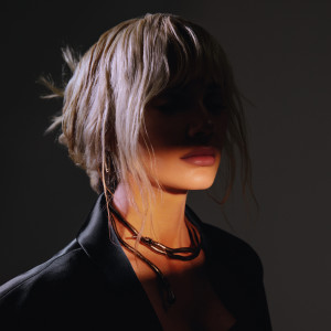 Listen to Зима song with lyrics from Misha Romanova