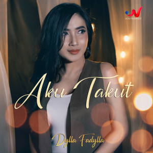 ดาวน์โหลดและฟังเพลง Aku Takut พร้อมเนื้อเพลงจาก Dylla Fadylla