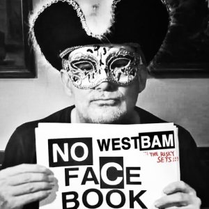 ดาวน์โหลดและฟังเพลง No Facebook พร้อมเนื้อเพลงจาก Westbam/ML