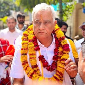 收聽Meenawati King的Kirodi Aa Gyo Dikhe (feat. Narendra Nimod & Nk Nimod)歌詞歌曲