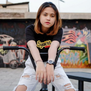 Dengarkan Gulu Pedot lagu dari Sasya Arkhisna dengan lirik