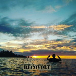 ดาวน์โหลดและฟังเพลง Hitamku พร้อมเนื้อเพลงจาก Recovolt