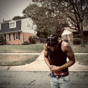 Listen to Trihoes (Freestyle) (Explicit) song with lyrics from Kapi