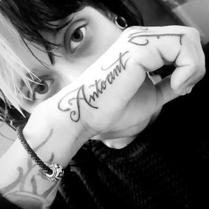 收聽Valeska M24的Antoant (Explicit)歌詞歌曲