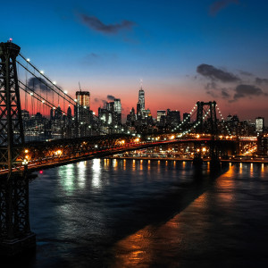 Dengarkan New York City lagu dari Famasound dengan lirik