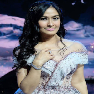 Dengarkan janji hati lagu dari Iis Dahlia dengan lirik