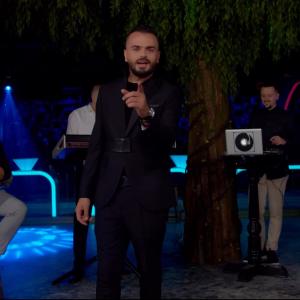 ดาวน์โหลดและฟังเพลง Mashup พร้อมเนื้อเพลงจาก Durim Malaj