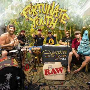ดาวน์โหลดและฟังเพลง Friends & Family พร้อมเนื้อเพลงจาก Fortunate Youth